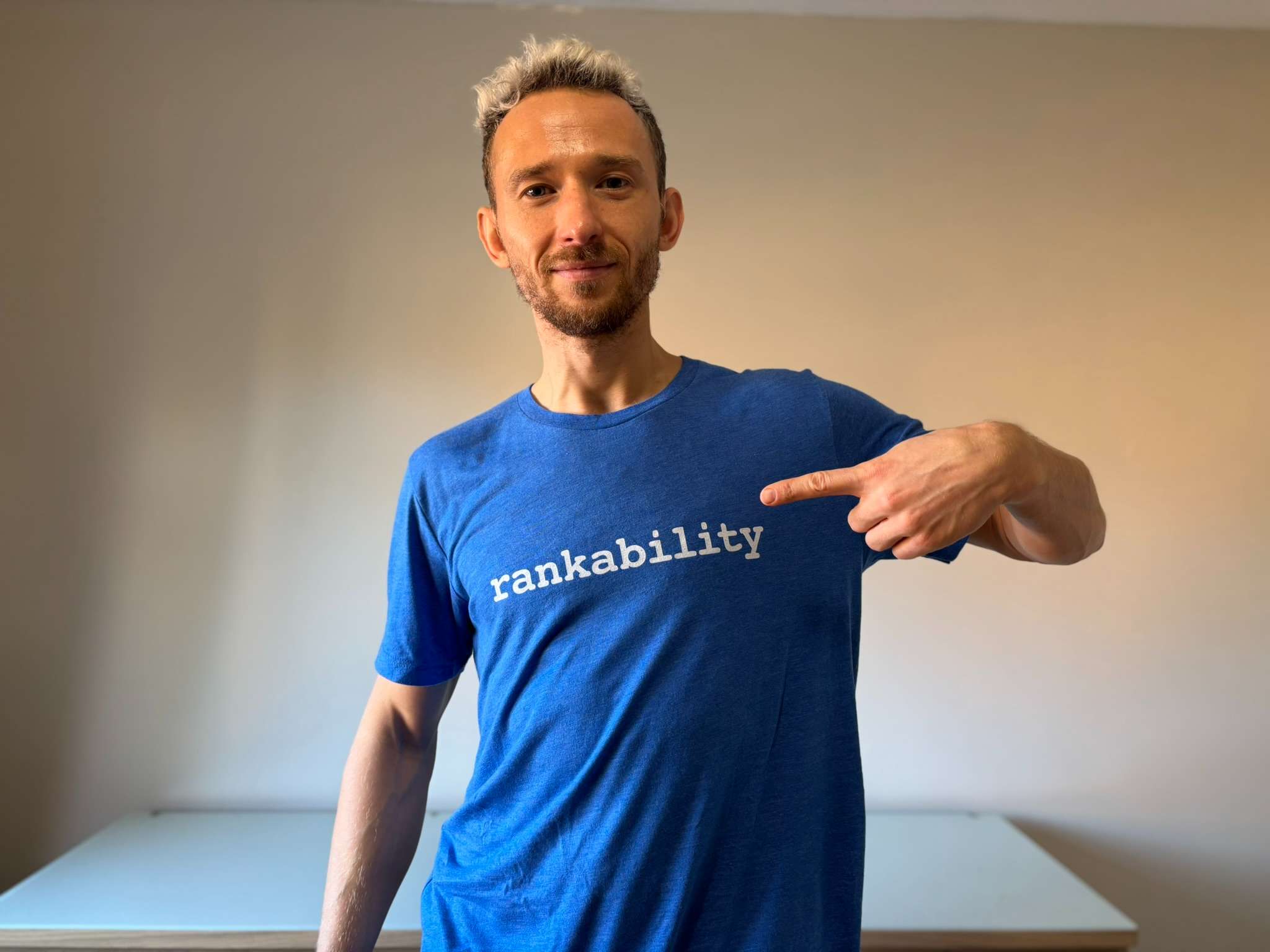 Raitis Kupce wearing blue t-shirt of Rankability Academy